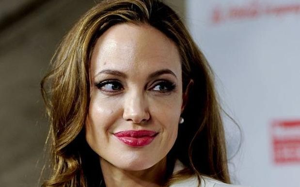 angelinajolie_3046523b-large_trans++pJliwavx4coWFCaEkEsb3kvxIt-lGGWCWqwLa_RXJU8